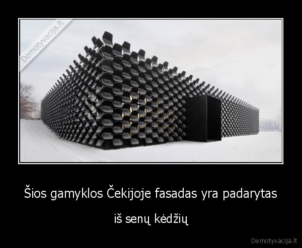 Šios gamyklos Čekijoje fasadas yra padarytas - iš senų kėdžių. 