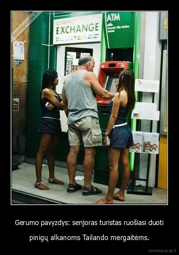 Gerumo pavyzdys: senjoras turistas ruošiasi duoti - pinigų alkanoms Tailando mergaitėms.. 