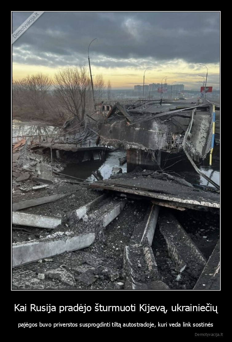 Kai Rusija pradėjo šturmuoti Kijevą, ukrainiečių - pajėgos buvo priverstos susprogdinti tiltą autostradoje, kuri veda link sostinės. 