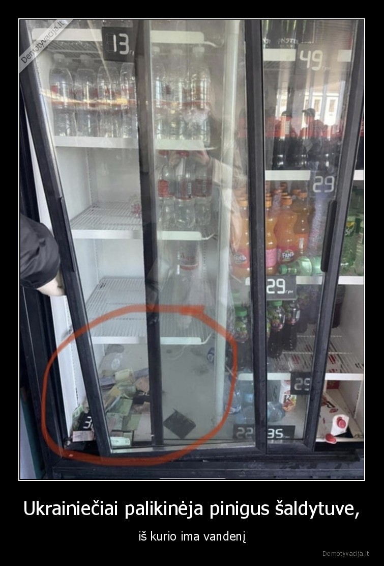 Ukrainiečiai palikinėja pinigus šaldytuve, - iš kurio ima vandenį. 
