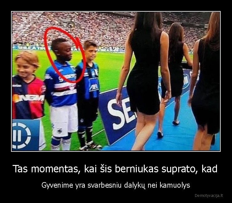 Tas momentas, kai šis berniukas suprato, kad - Gyvenime yra svarbesniu dalykų nei kamuolys. 