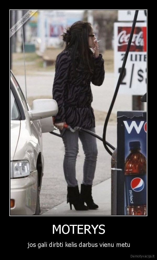 MOTERYS -  jos gali dirbti kelis darbus vienu metu. 