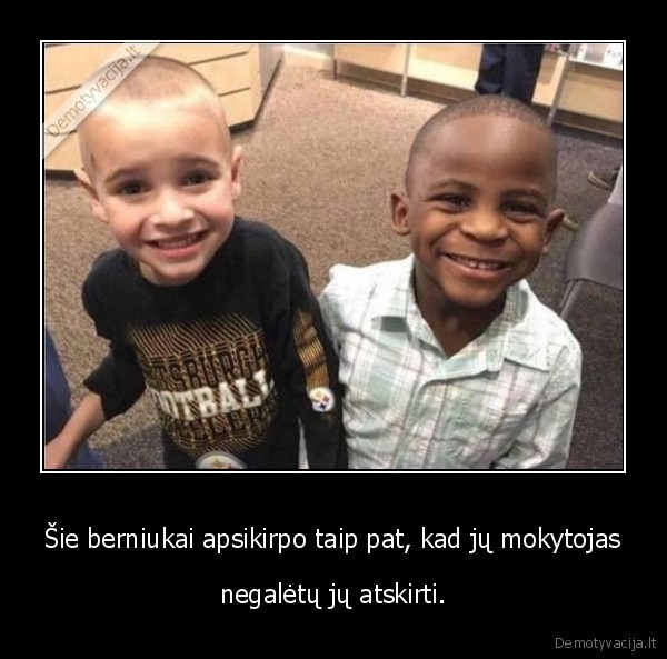 Šie berniukai apsikirpo taip pat, kad jų mokytojas - negalėtų jų atskirti.. 