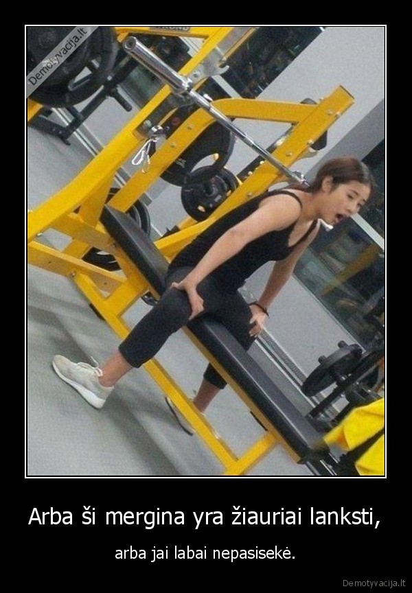 Arba ši mergina yra žiauriai lanksti, - arba jai labai nepasisekė.. 