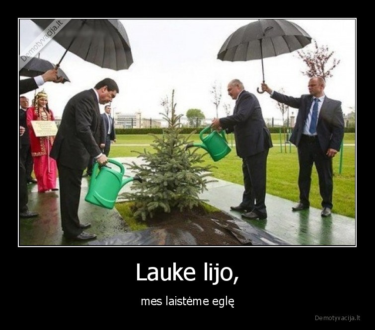 Lauke lijo, - mes laistėme eglę. 