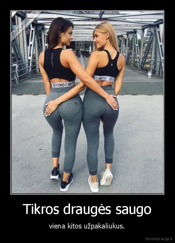 Tikros draugės saugo - viena kitos užpakaliukus.. 