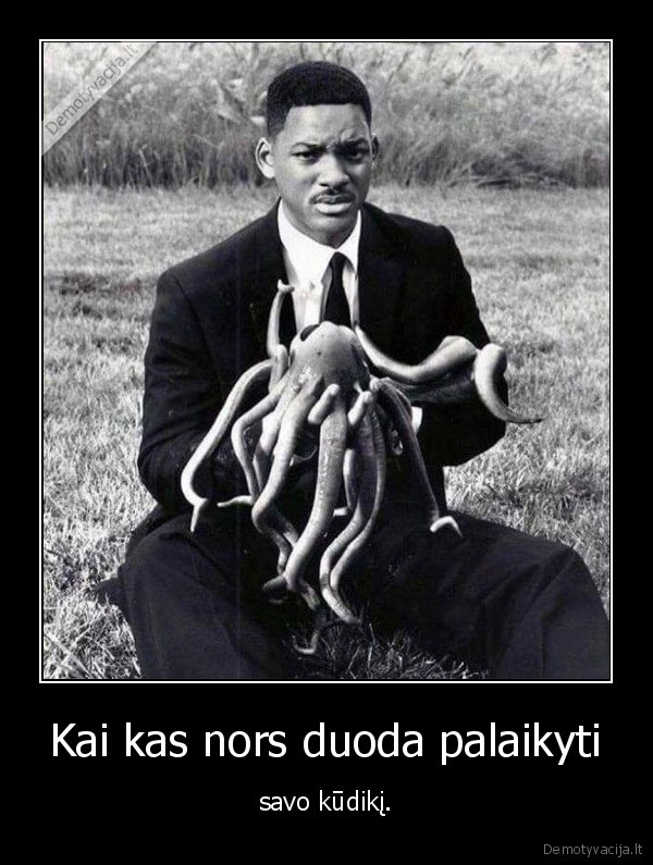 Kai kas nors duoda palaikyti - savo kūdikį.. 