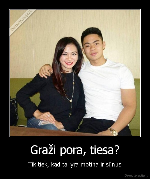 Graži pora, tiesa? - Tik tiek, kad tai yra motina ir sūnus. 