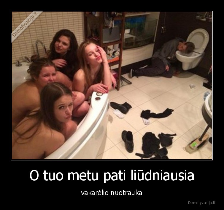 O tuo metu pati liūdniausia - vakarėlio nuotrauka. 