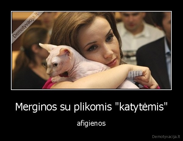 Merginos su plikomis 